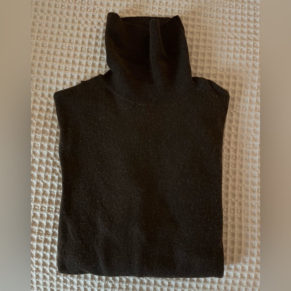Zara Chocolate Brown Turtleneck Sweater – Size M